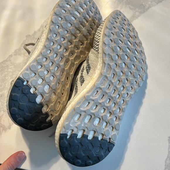 Adidas PureBOOST GO size 7.5 - Picture 4 of 5